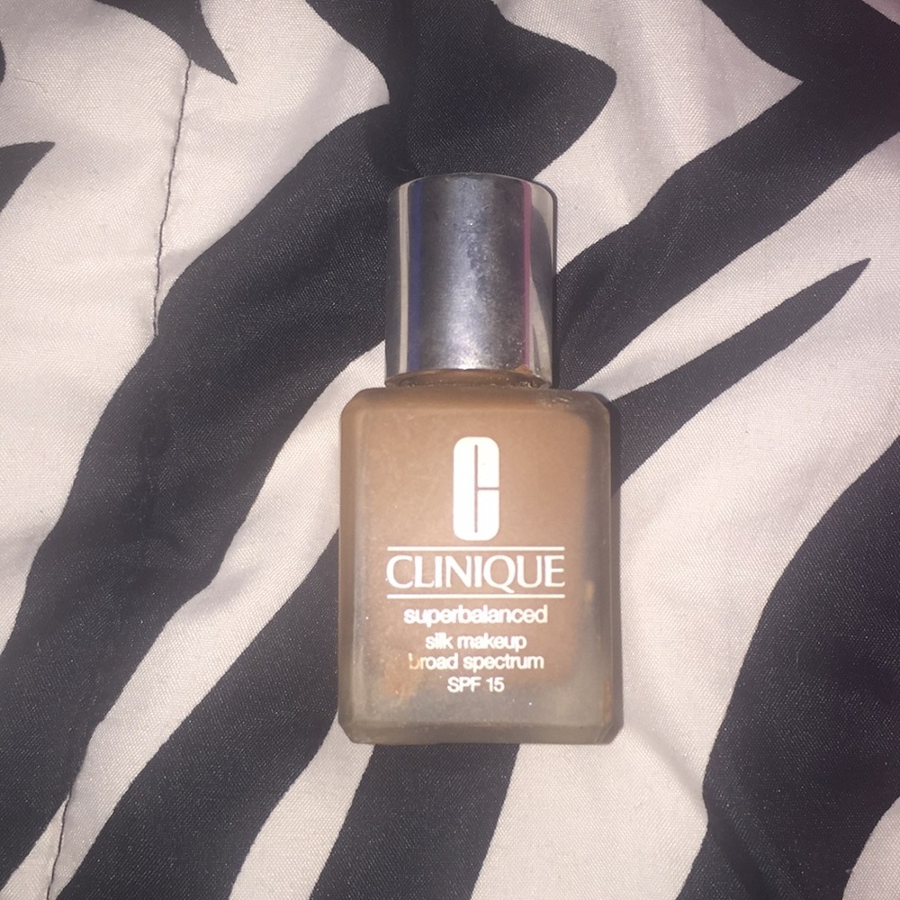 Clinique super balance silk foundation